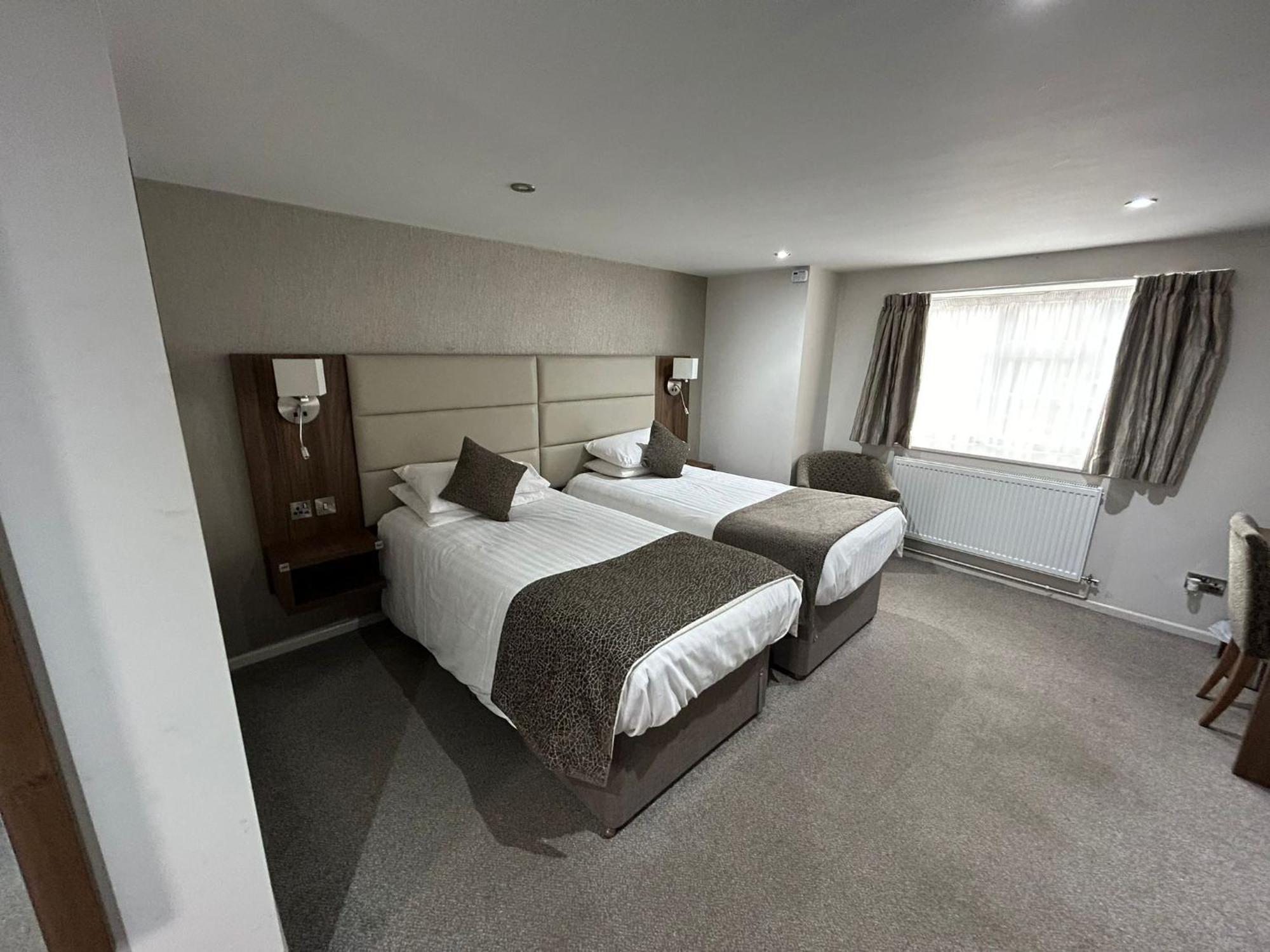 The Hind Hotel Wellingborough Ngoại thất bức ảnh